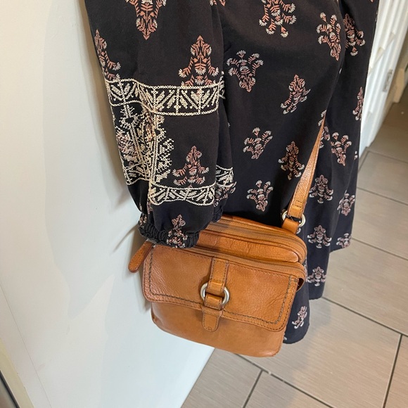 Fossil Tan Leather Crossbody Bag - Picture 2 of 16